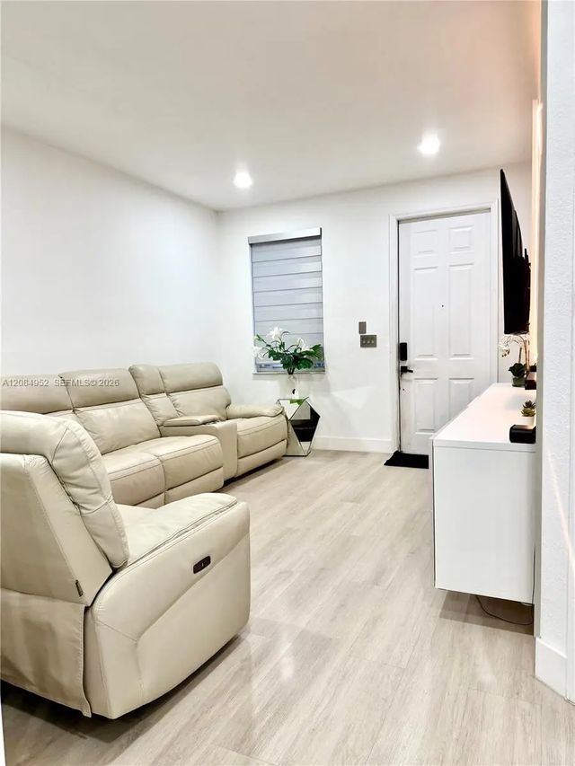 5 of 24 - 7796 Nw 114th Place, Doral, FL