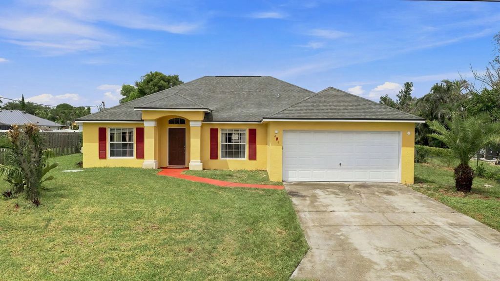 491 Sw Namoit Place, Port St. Lucie