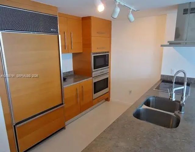 4 of 12 - 485 Brickell Avenue #2303, Miami, FL