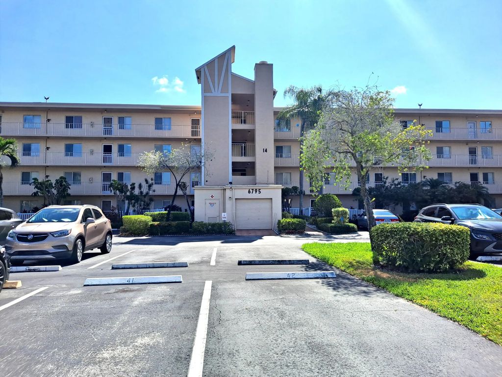 6795 Huntington 405 Lane #405, Delray Beach