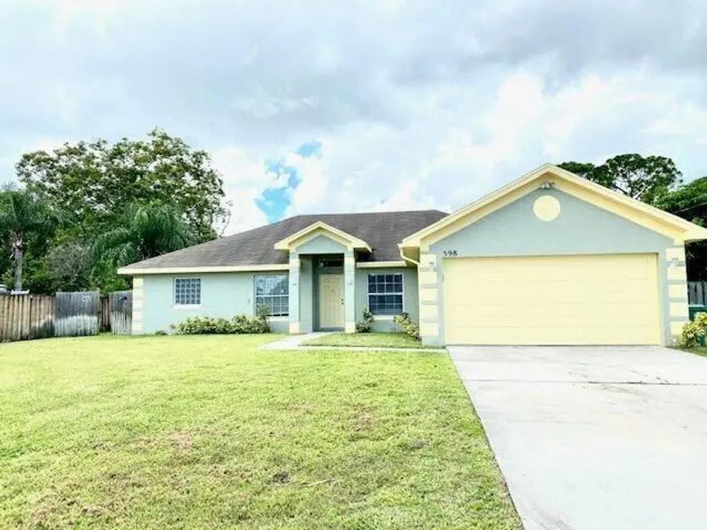 598 Nw Kingston Street, Port St. Lucie
