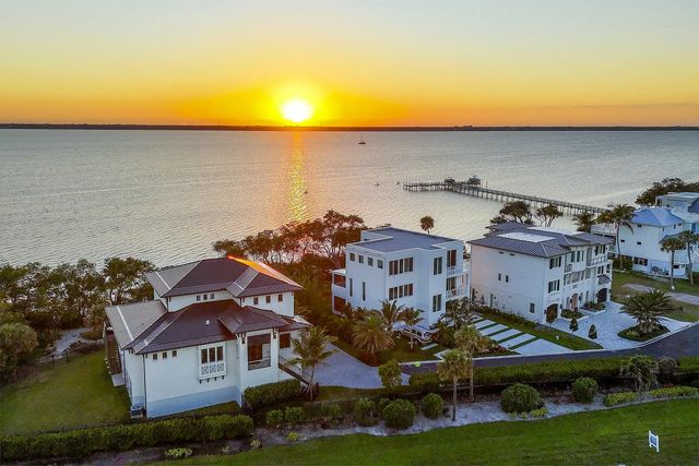 7683 Pelican Pointe Drive, Jensen Beach