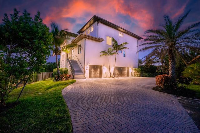 7683 Pelican Pointe Drive, Jensen Beach