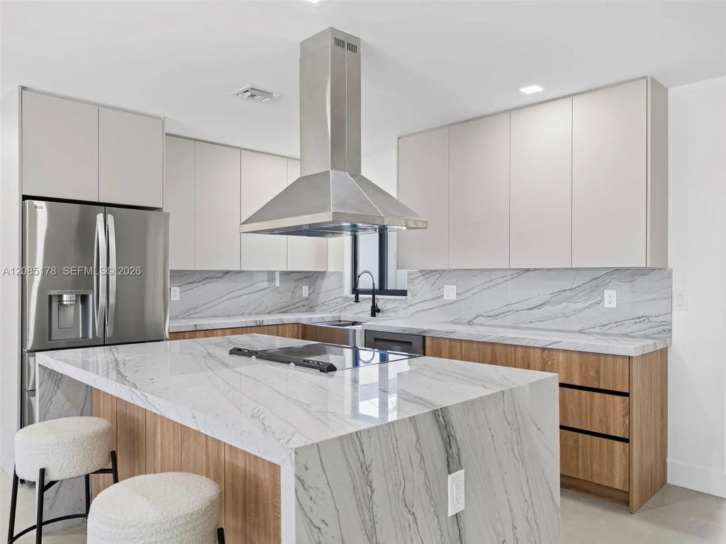 610 Ne 164th Terrace, Miami