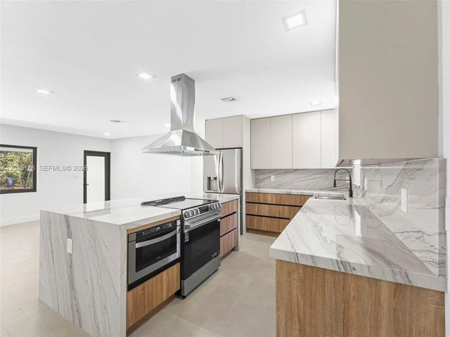 3 of 63 - 610 Ne 164th Terrace, Miami, FL
