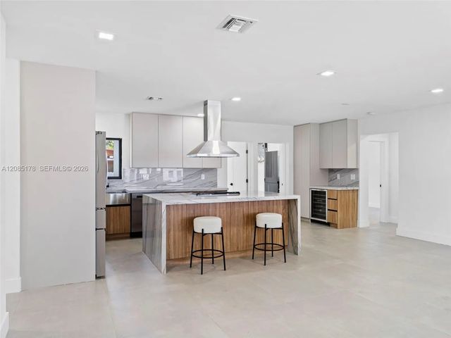 4 of 63 - 610 Ne 164th Terrace, Miami, FL
