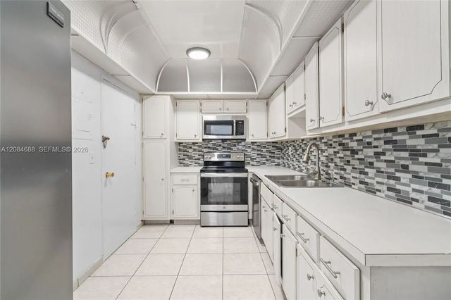 4 of 45 - 5001 Collins Avenue #5e, Miami Beach, FL