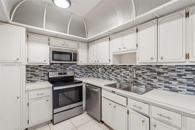 5 of 45 - 5001 Collins Avenue #5e, Miami Beach, FL