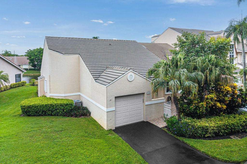 225 N Lakeshore Drive, Hypoluxo