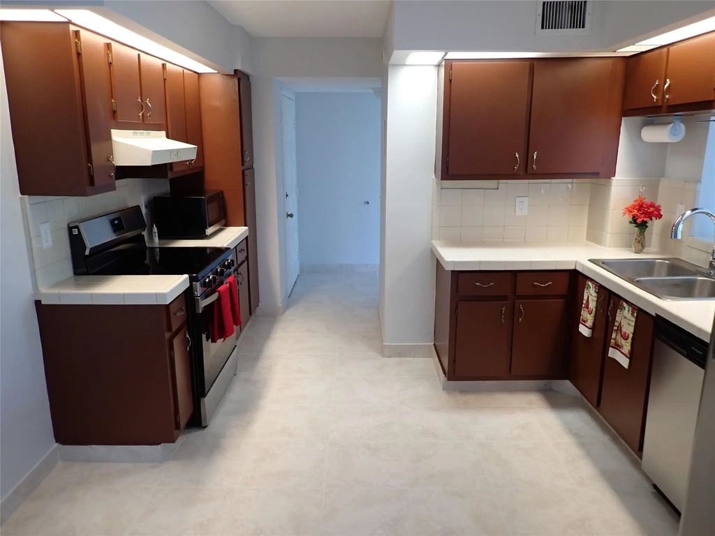 106 Lake Emerald Drive #401, Oakland Park