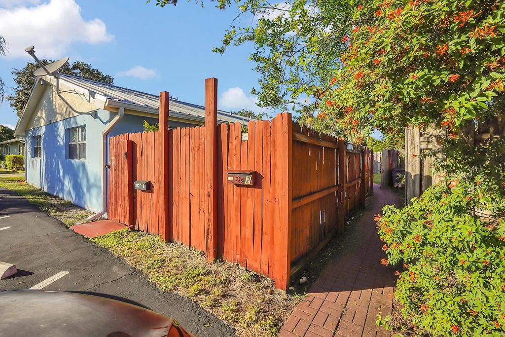 512 Holly Drive #1, Palm Beach Gardens
