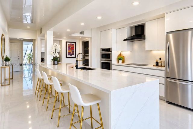 4 of 12 - 600 Parkview Drive #1018, Hallandale Beach, FL