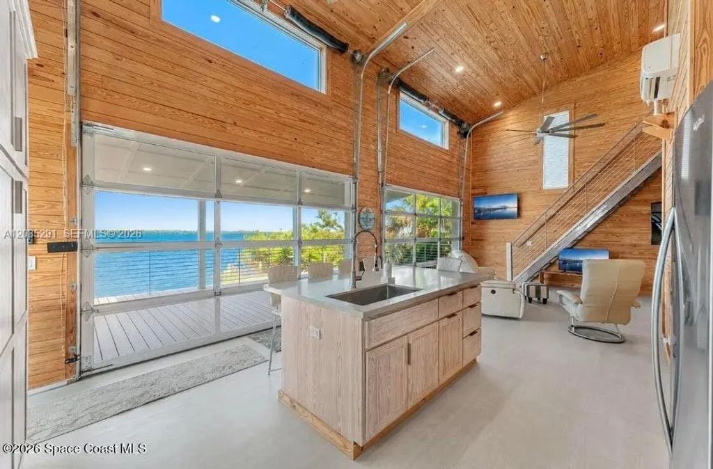 25 Vip Island #unit B, Grant Valkaria