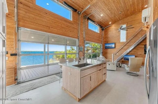 25 Vip Island #unit B, Grant Valkaria