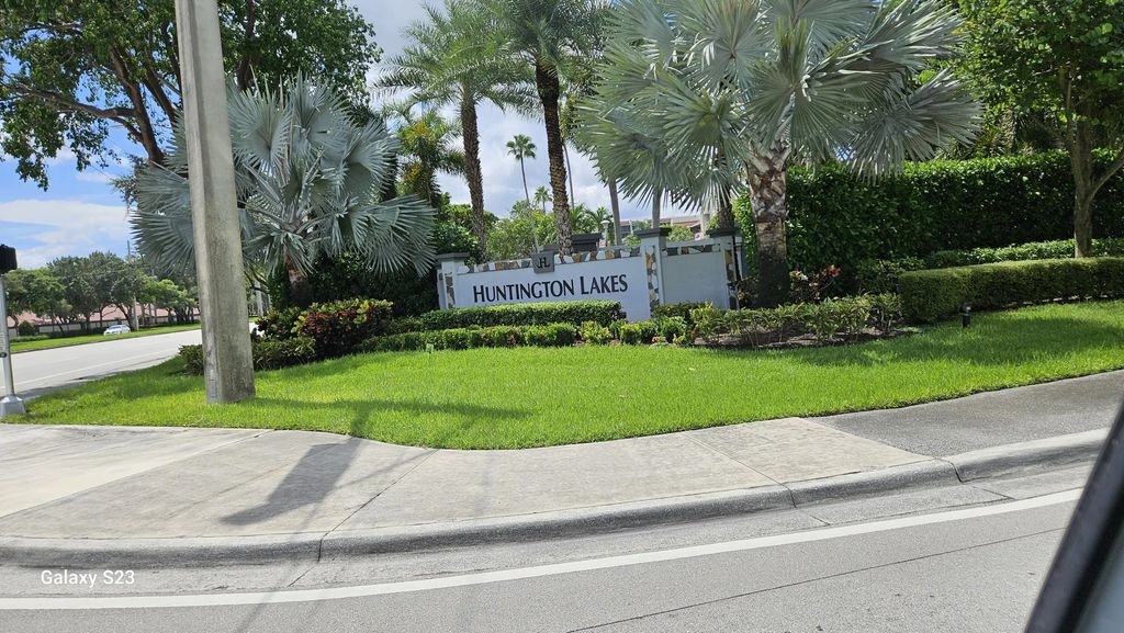7185 Huntington Lane, Delray Beach