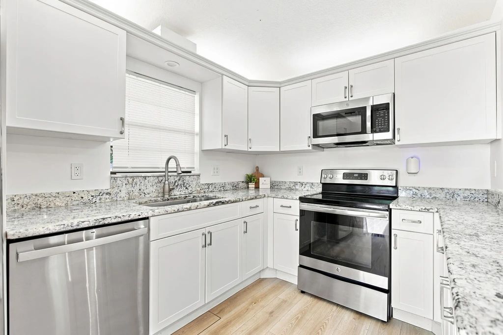 1302 Nebraska Avenue #1c, Fort Pierce