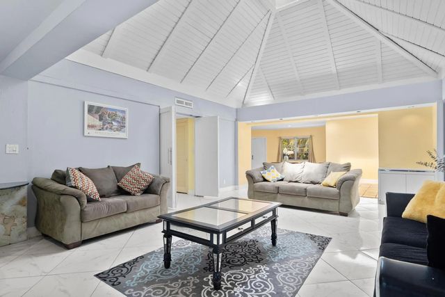 5 of 62 - 5104 White Oak Lane E, Tamarac, FL