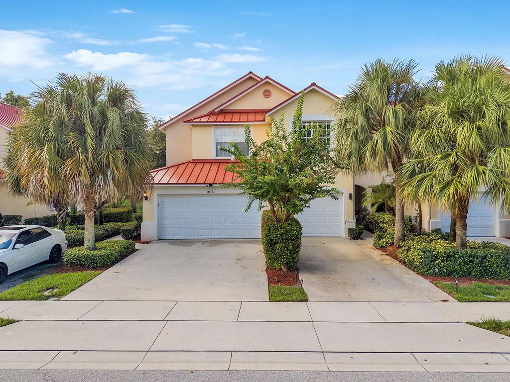1106 Pinewood Lake Court, Greenacres