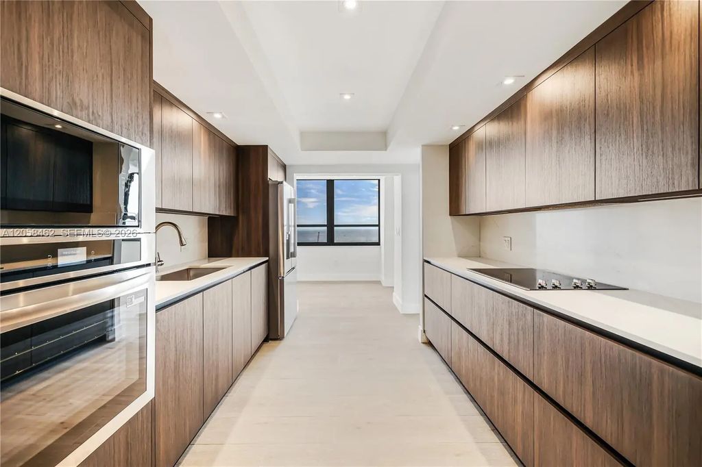 2 Grove Isle Drive #b1602, Miami
