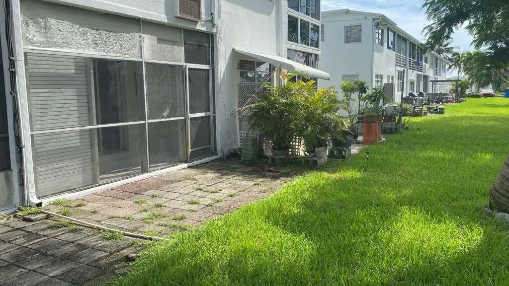 50 Nw 204th Street #8, Miami Gardens