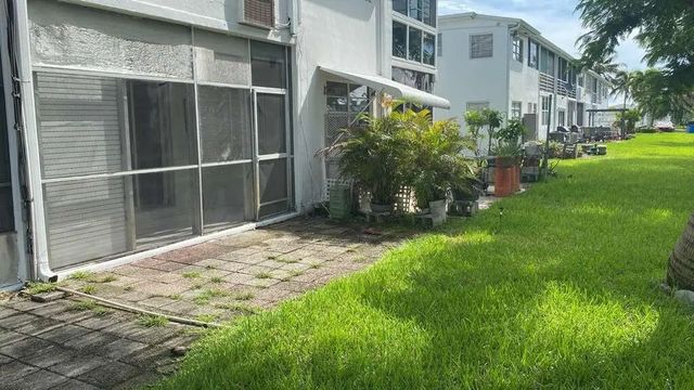 50 Nw 204th Street #8, Miami Gardens