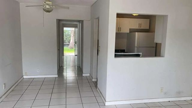 2 of 21 - 50 Nw 204th Street #8, Miami Gardens, FL
