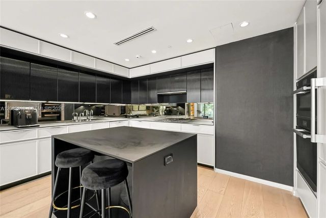 4 of 25 - 300 Collins Avenue #3a, Miami Beach, FL