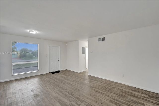 5 of 40 - 3751 Nw 25th Street, Lauderdale Lakes, FL