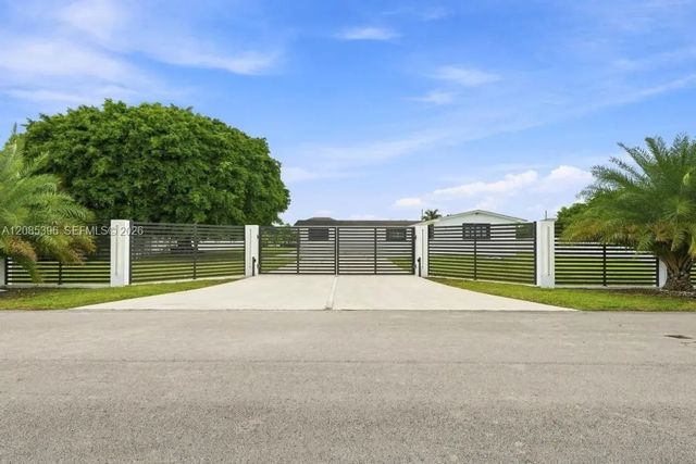 100 Nw 120th Avenue, Miami