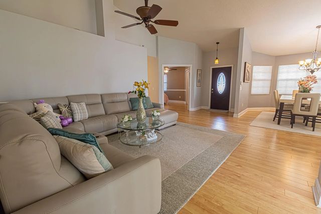 3 of 30 - 463 Sw Jefferson Circle, Port St. Lucie, FL