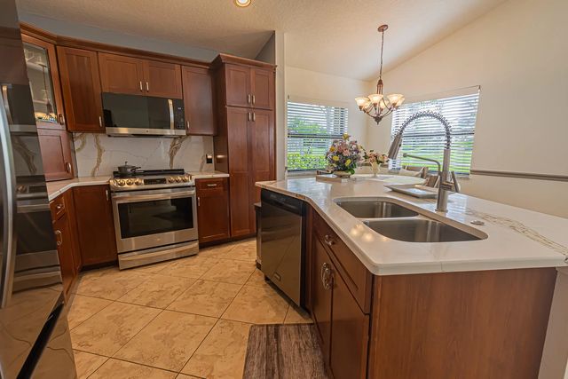 4 of 30 - 463 Sw Jefferson Circle, Port St. Lucie, FL