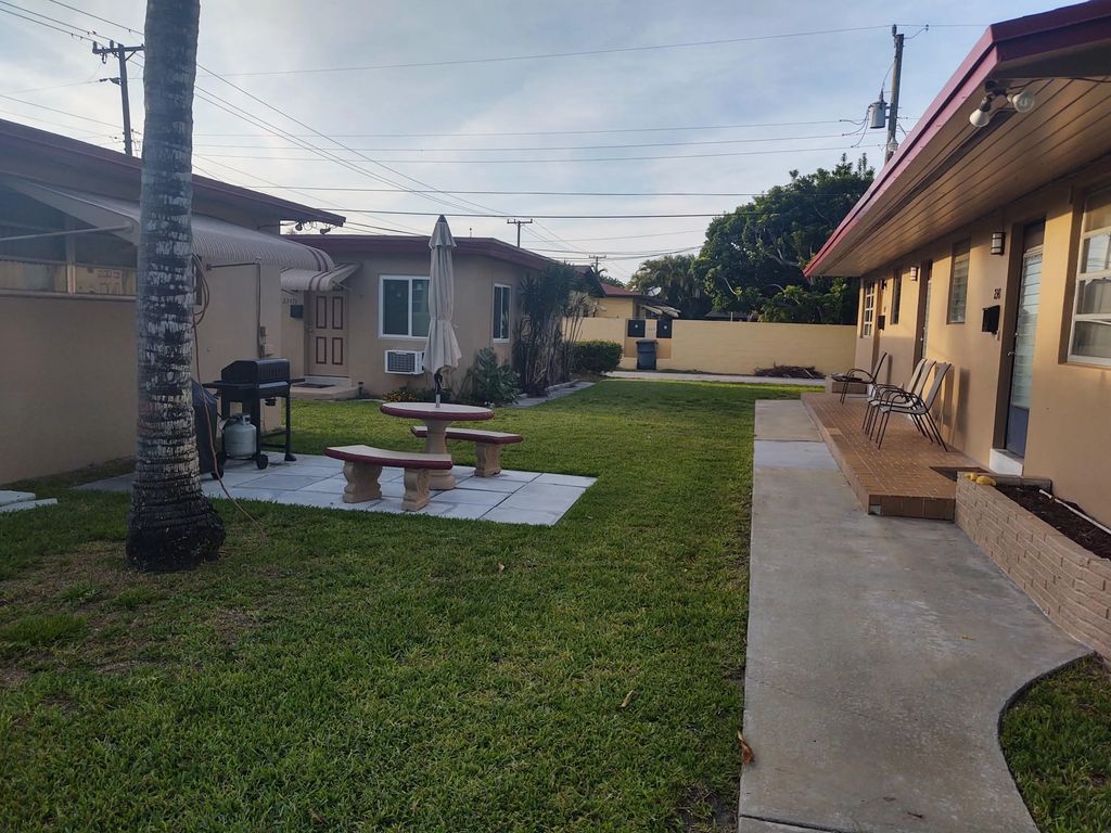 2341 Harding Street, Hollywood