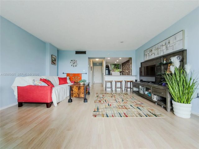 12500 Ne 15th Avenue #312, North Miami