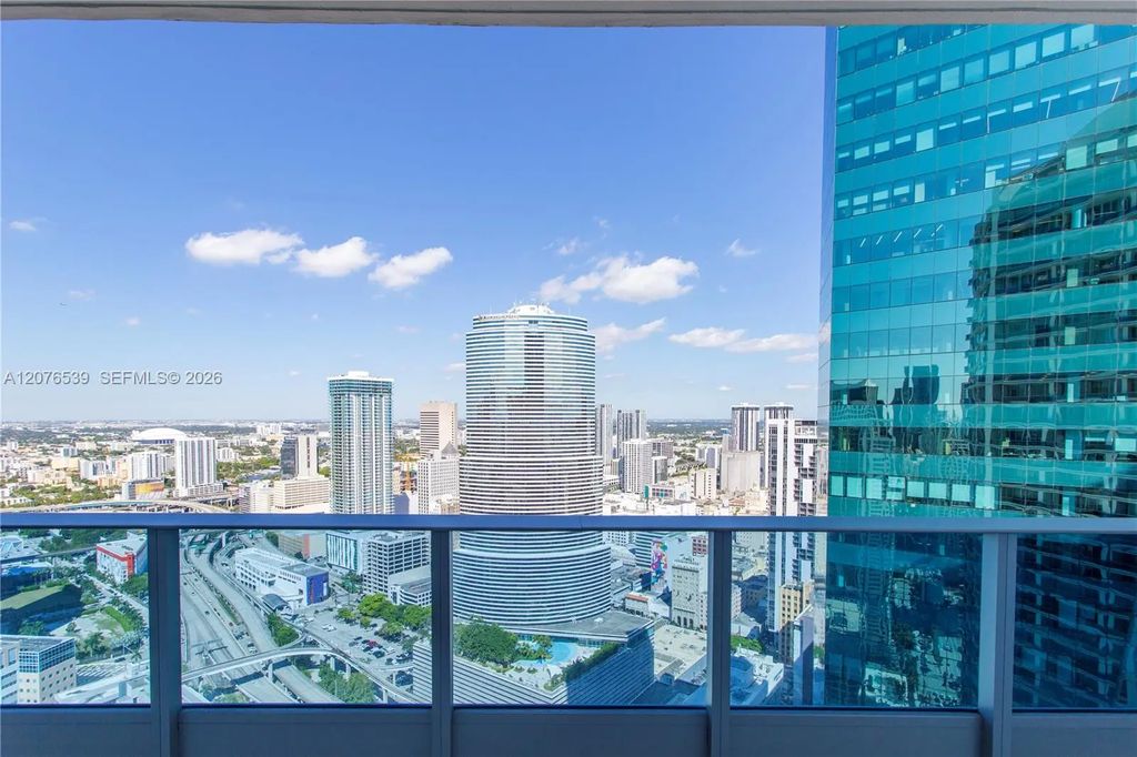 200 Biscayne Blvd Way #4512, Miami