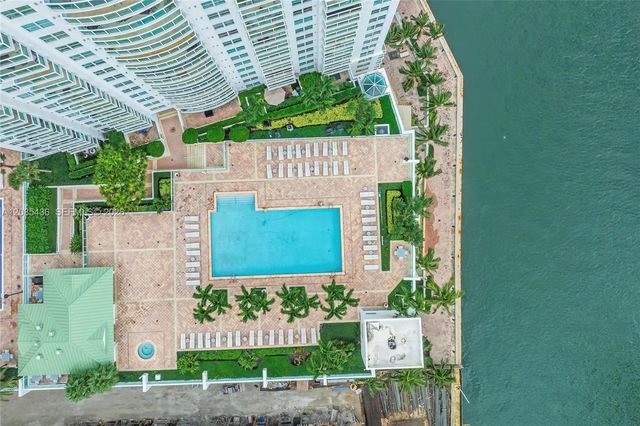 2 of 18 - 31 Se 5th Street #2808, Miami, FL