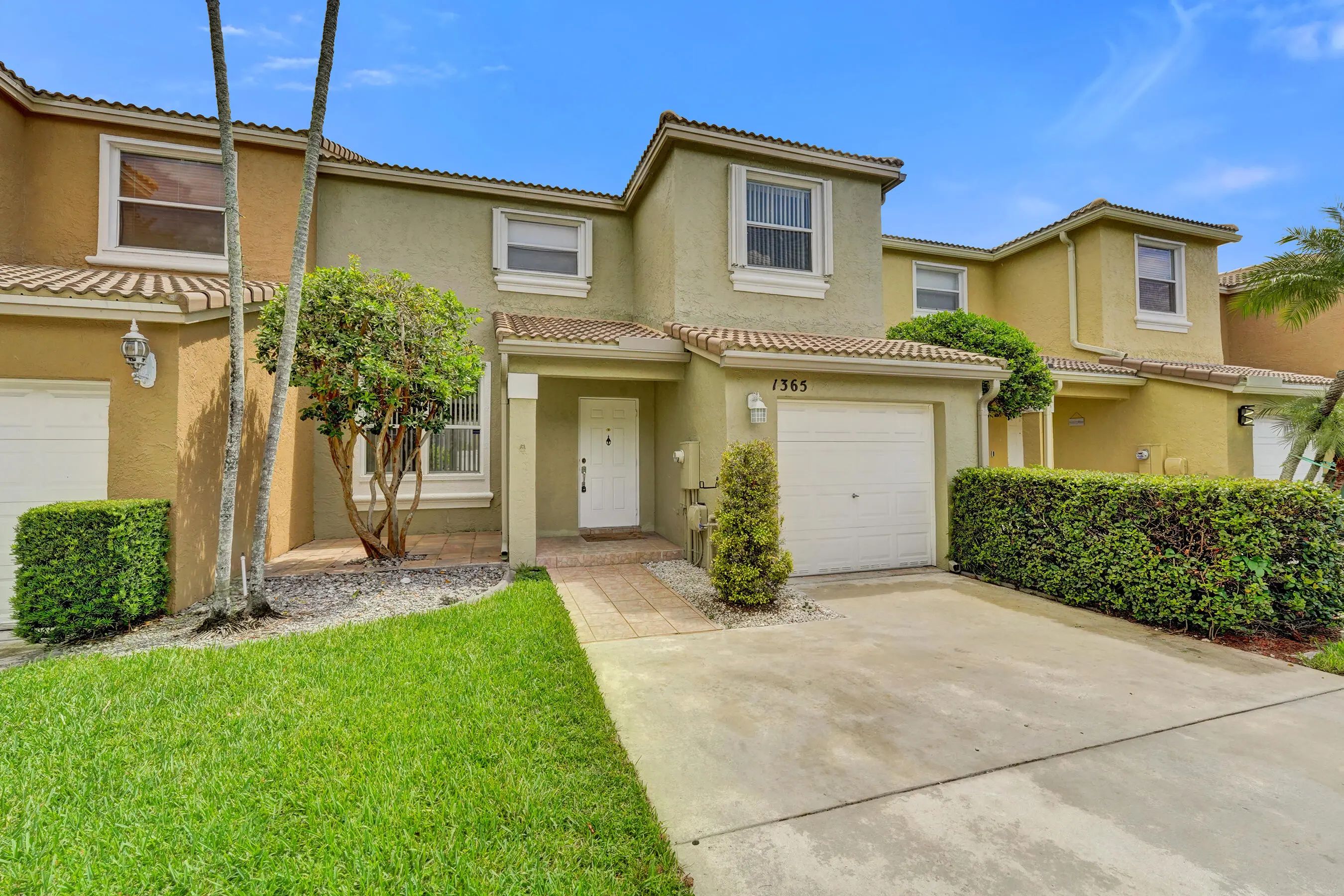 1365 Nw 154th Lane, Pembroke Pines