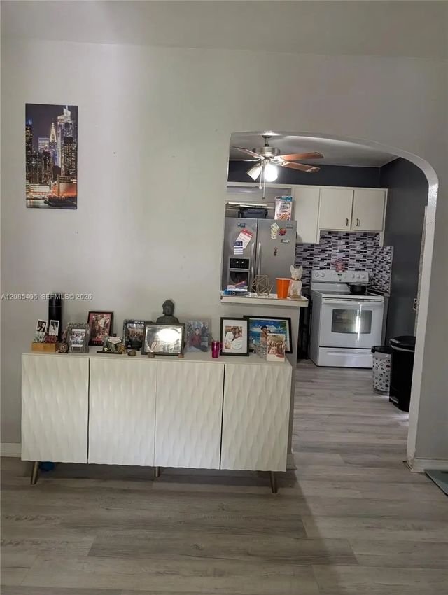 4 of 15 - 11339 Peachtree Drive, Miami, FL