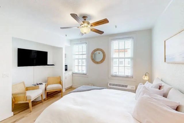 3 of 8 - 235 Sunrise Avenue #3215, Palm Beach, FL