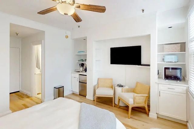 4 of 8 - 235 Sunrise Avenue #3215, Palm Beach, FL