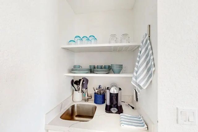 5 of 8 - 235 Sunrise Avenue #3215, Palm Beach, FL