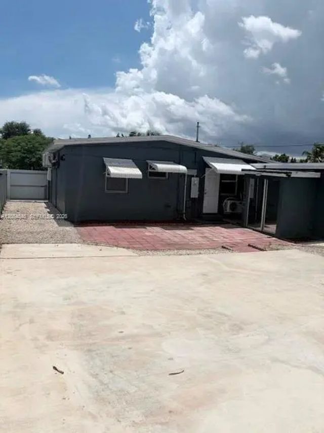 4 of 28 - 3611 Sw 40th Street, West Park, FL