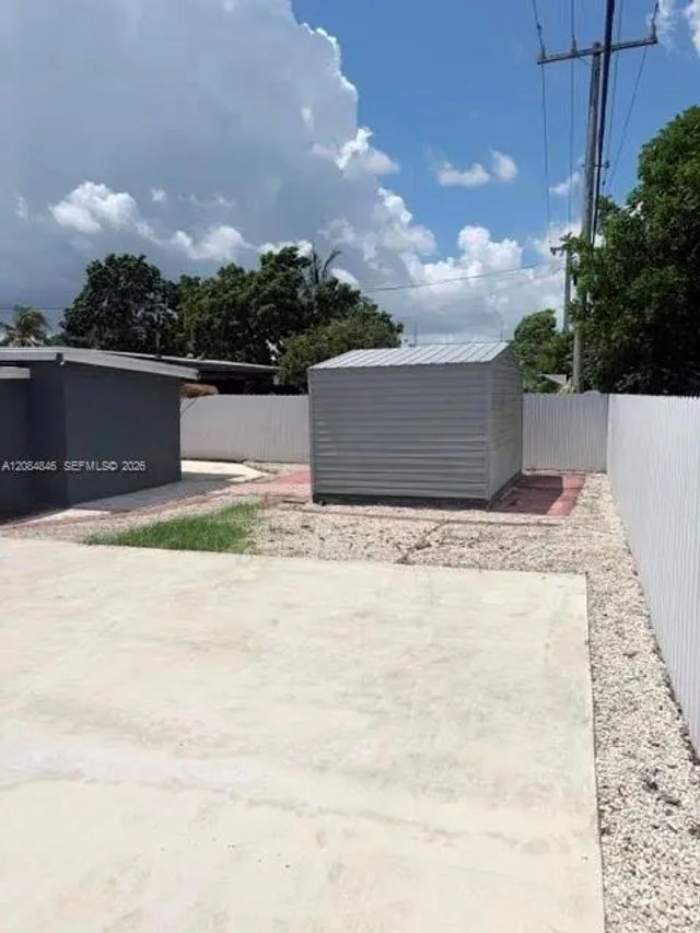 5 of 28 - 3611 Sw 40th Street, West Park, FL