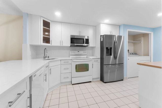 4 of 34 - 4007 N Cypress Drive #208, Pompano Beach, FL