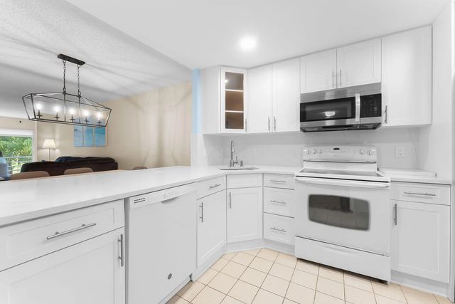 5 of 34 - 4007 N Cypress Drive #208, Pompano Beach, FL