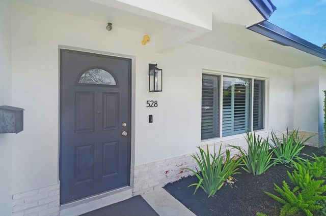 4 of 37 - 528 Nw 15th Avenue, Boca Raton, FL