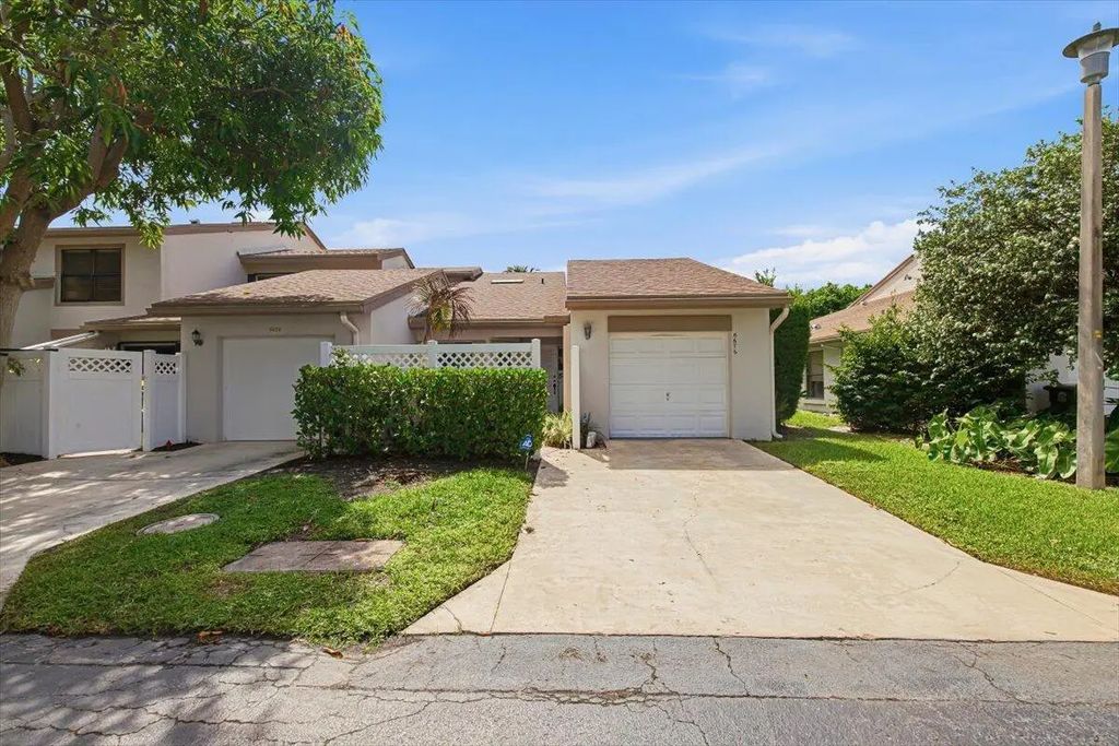6676 Canary Palm  Circle #19, Boca Raton