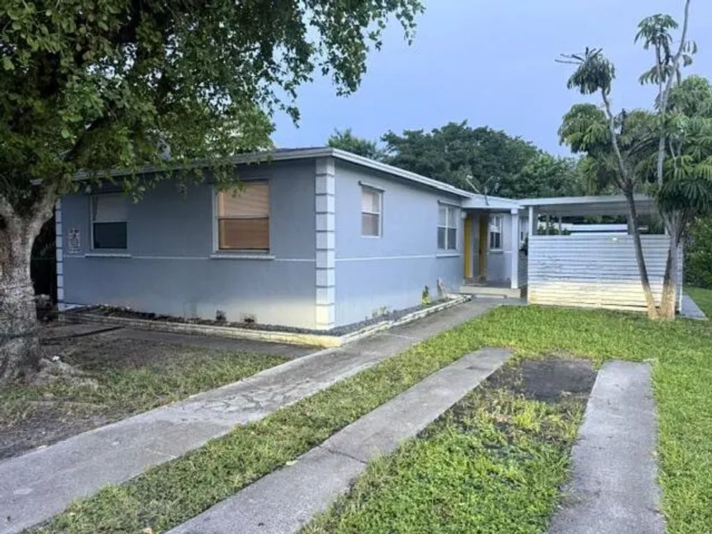 703 N 5th Street #1, Lantana