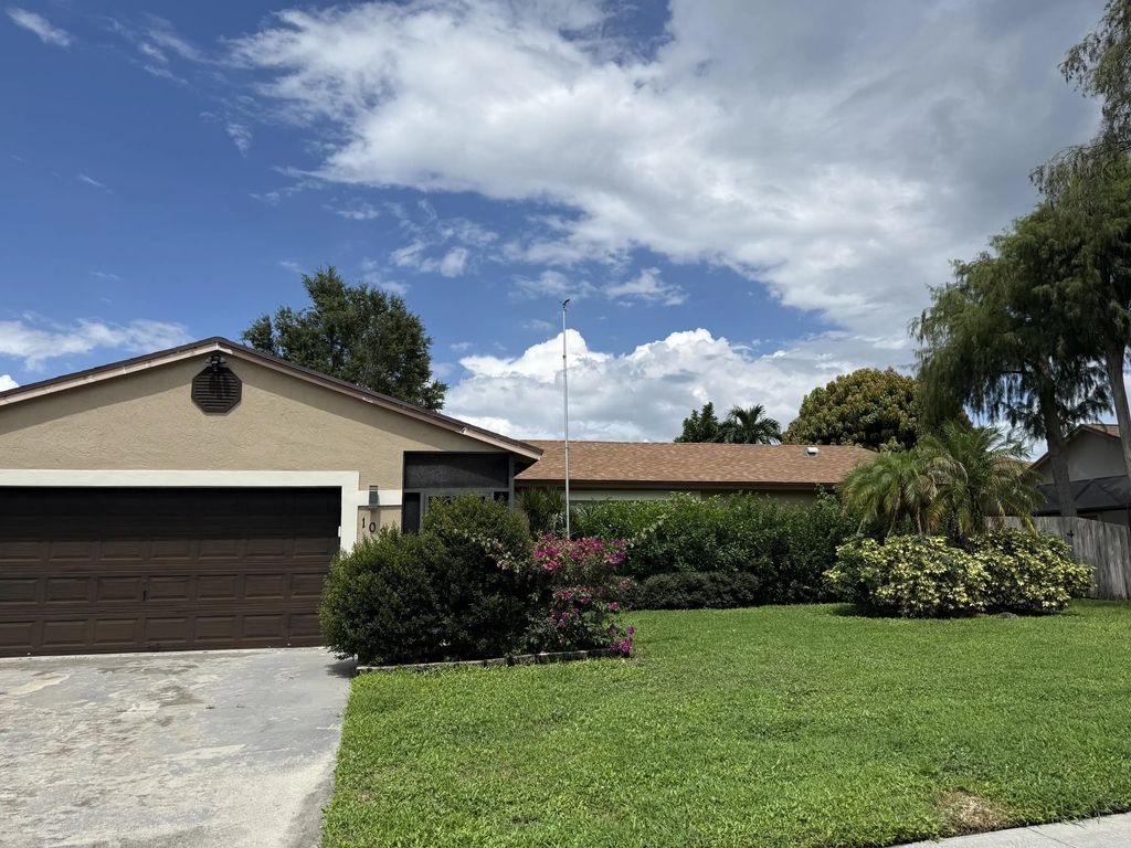 102 Sand Pine Way, Royal Palm Beach