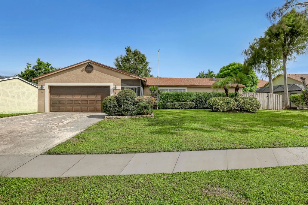 102 Sand Pine Way, Royal Palm Beach