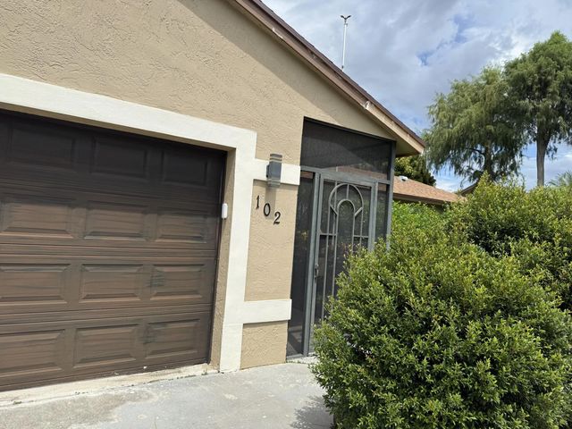 2 of 23 - 102 Sand Pine Way, Royal Palm Beach, FL